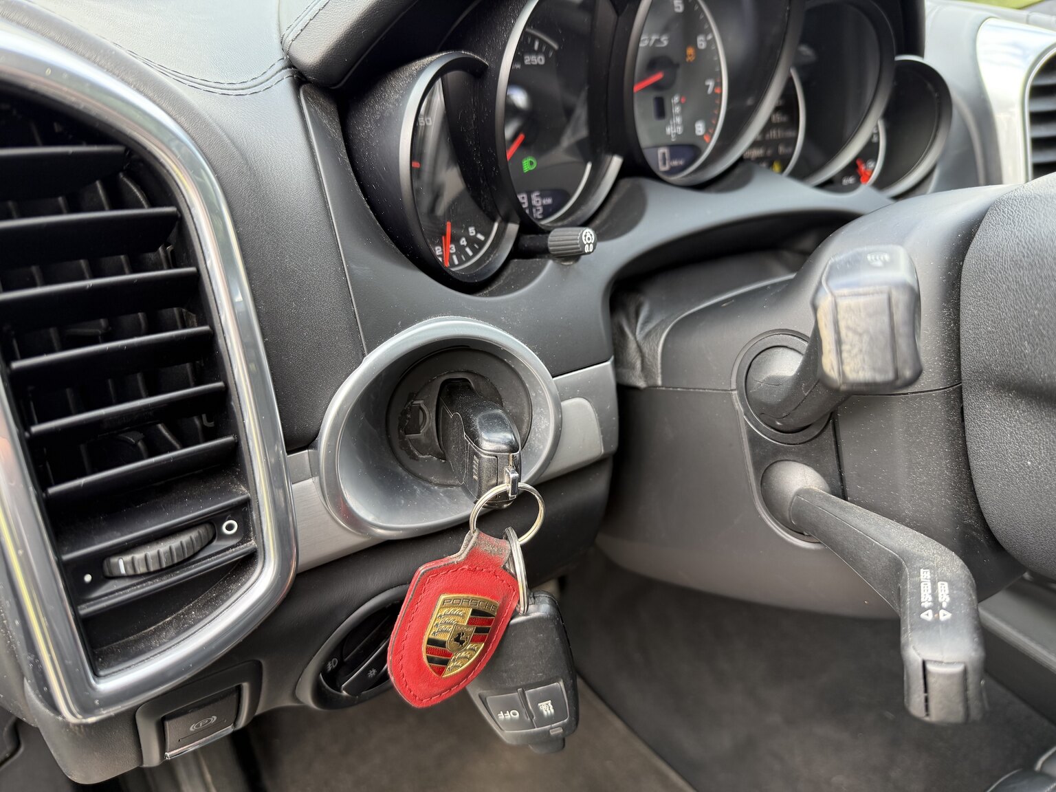 Interior image of 2013 Porsche Cayenne GTS