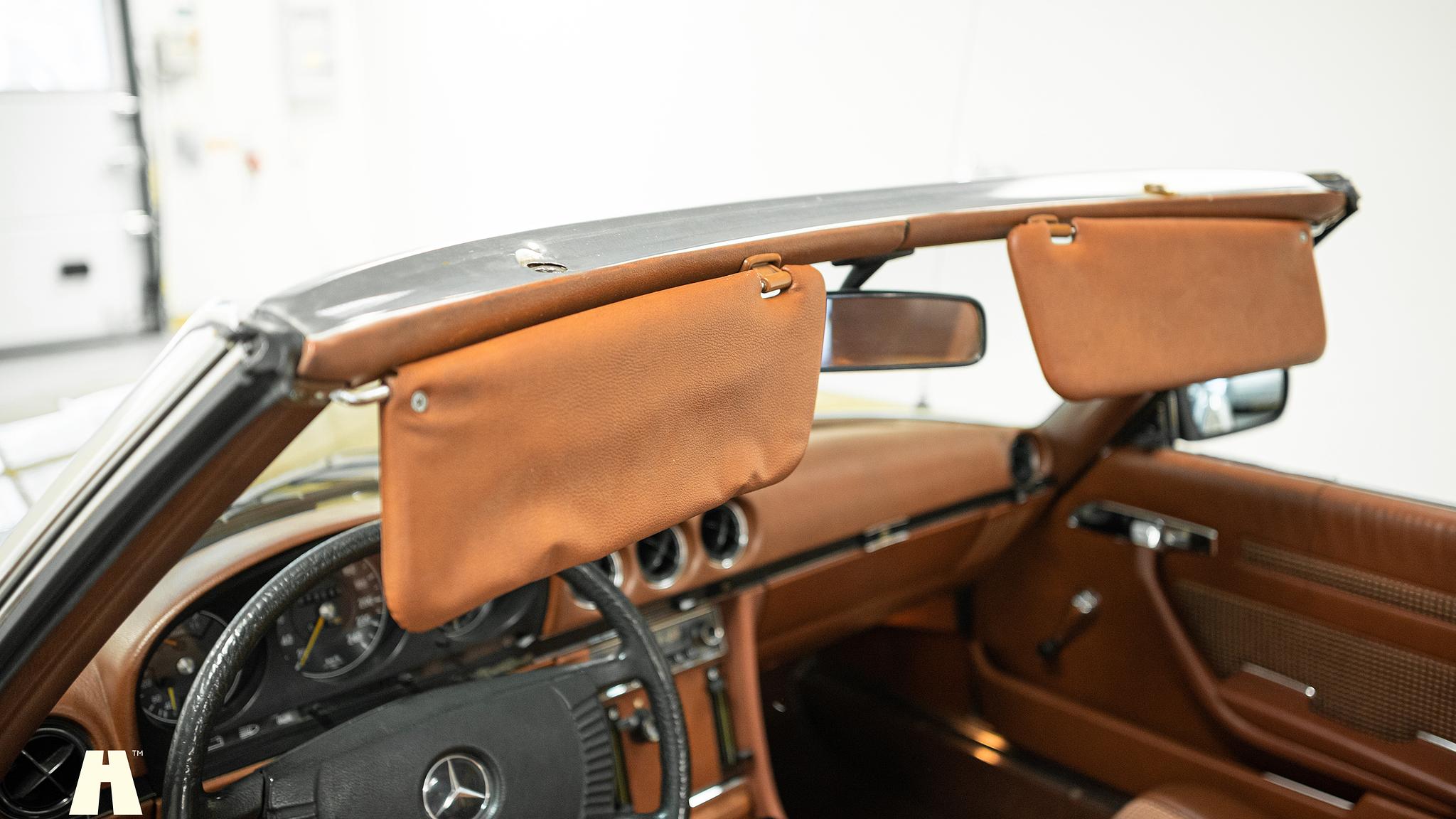 Innenraumfoto von 1975 Mercedes SL 350