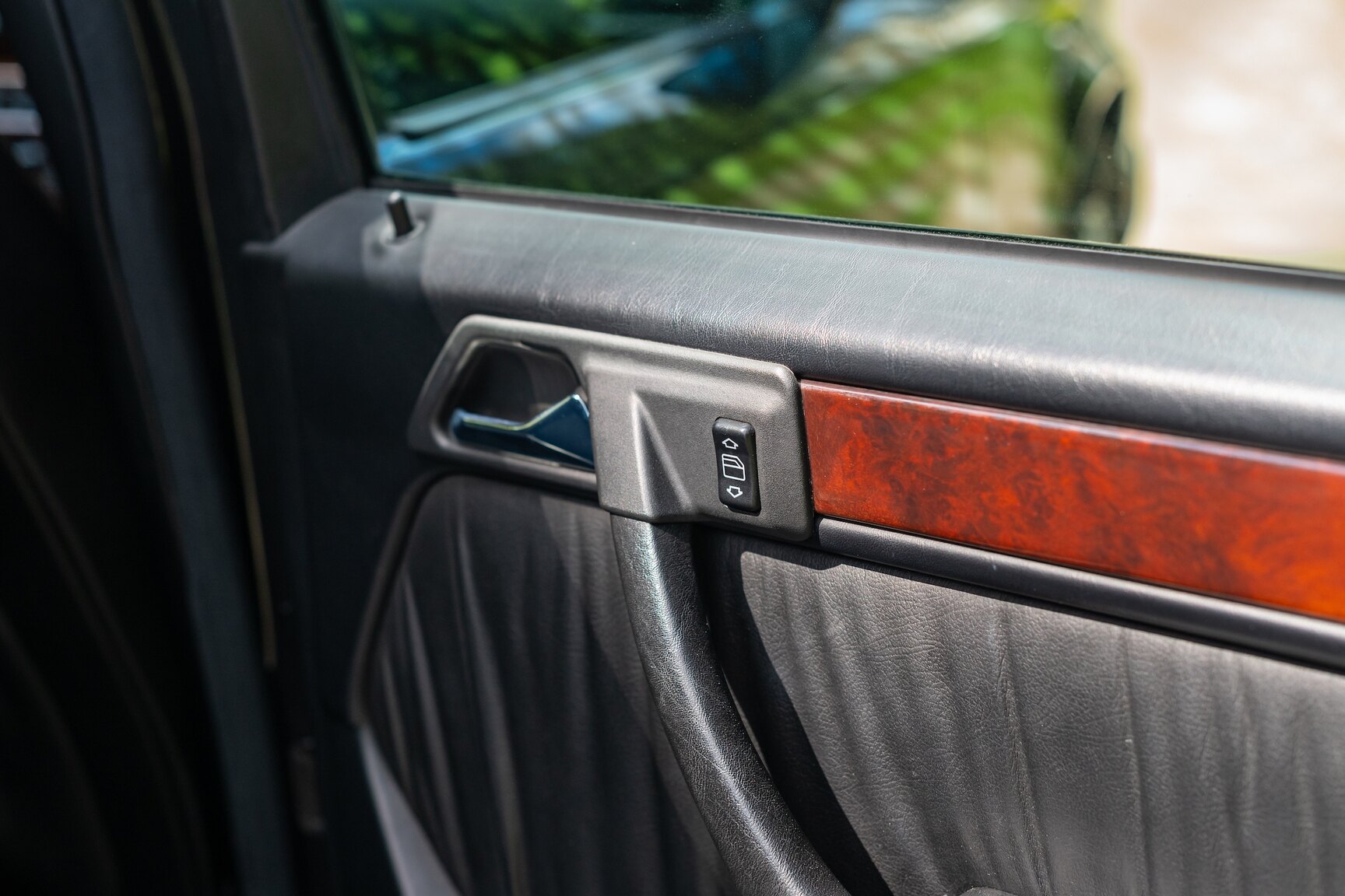 Interior image of 1993 Mercedes-Benz 400 E