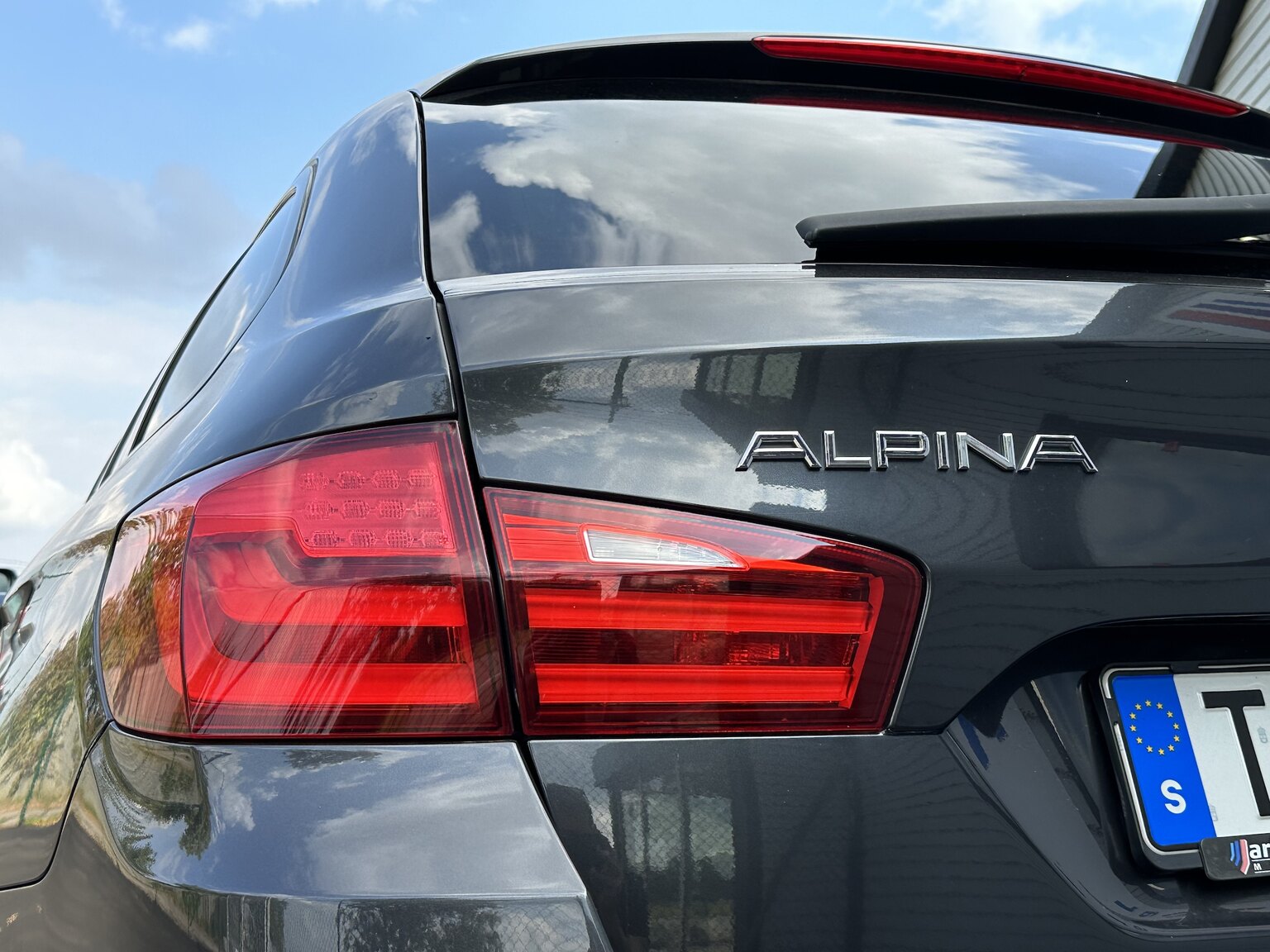 Exterior image of 2011 ALPINA B5 Bi-Turbo Touring Switch-Tronic