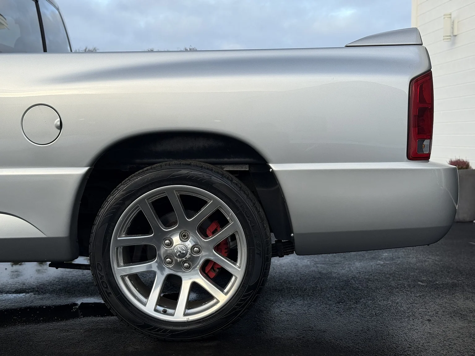 Exteriörbild på 2005 Dodge RAM SRT-10 Regular Cab Manual  (44)