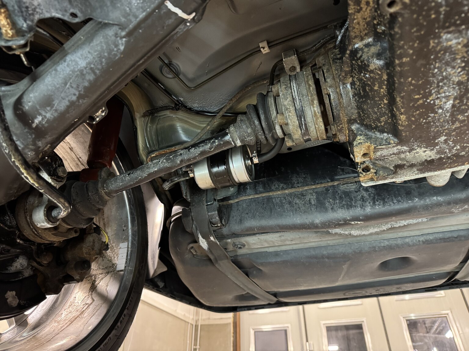 Image of 1996 BMW 520i Touring mechanics