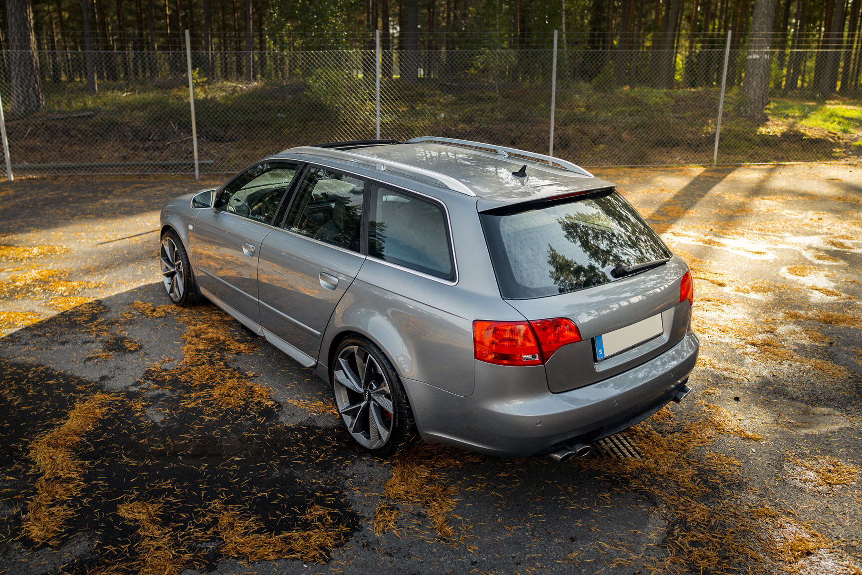 Exterior image of 2005 Audi S4 Avant (31)