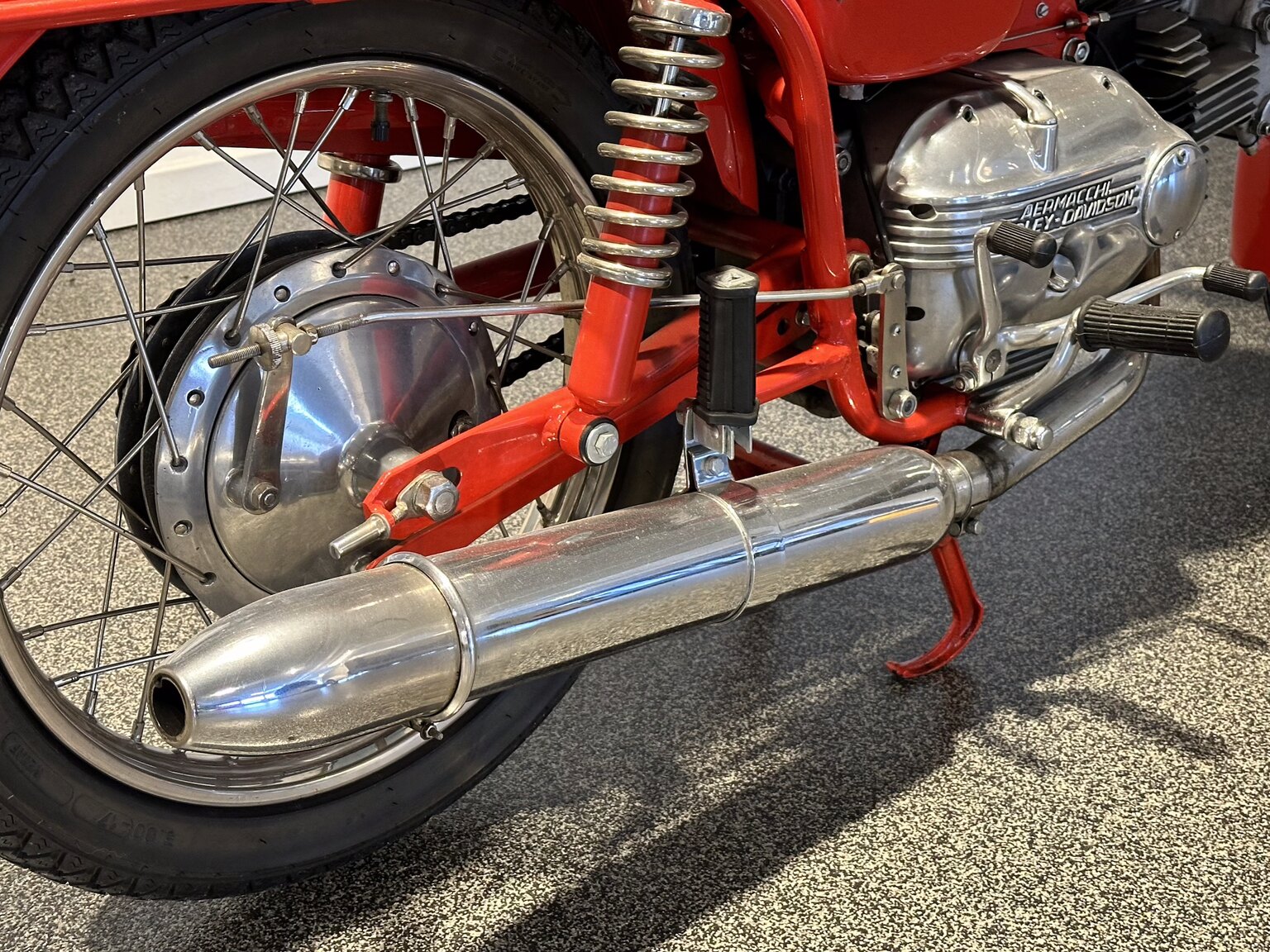Image of 1963 Aermacchi Harley-Davidson Ala Rossa mechanics