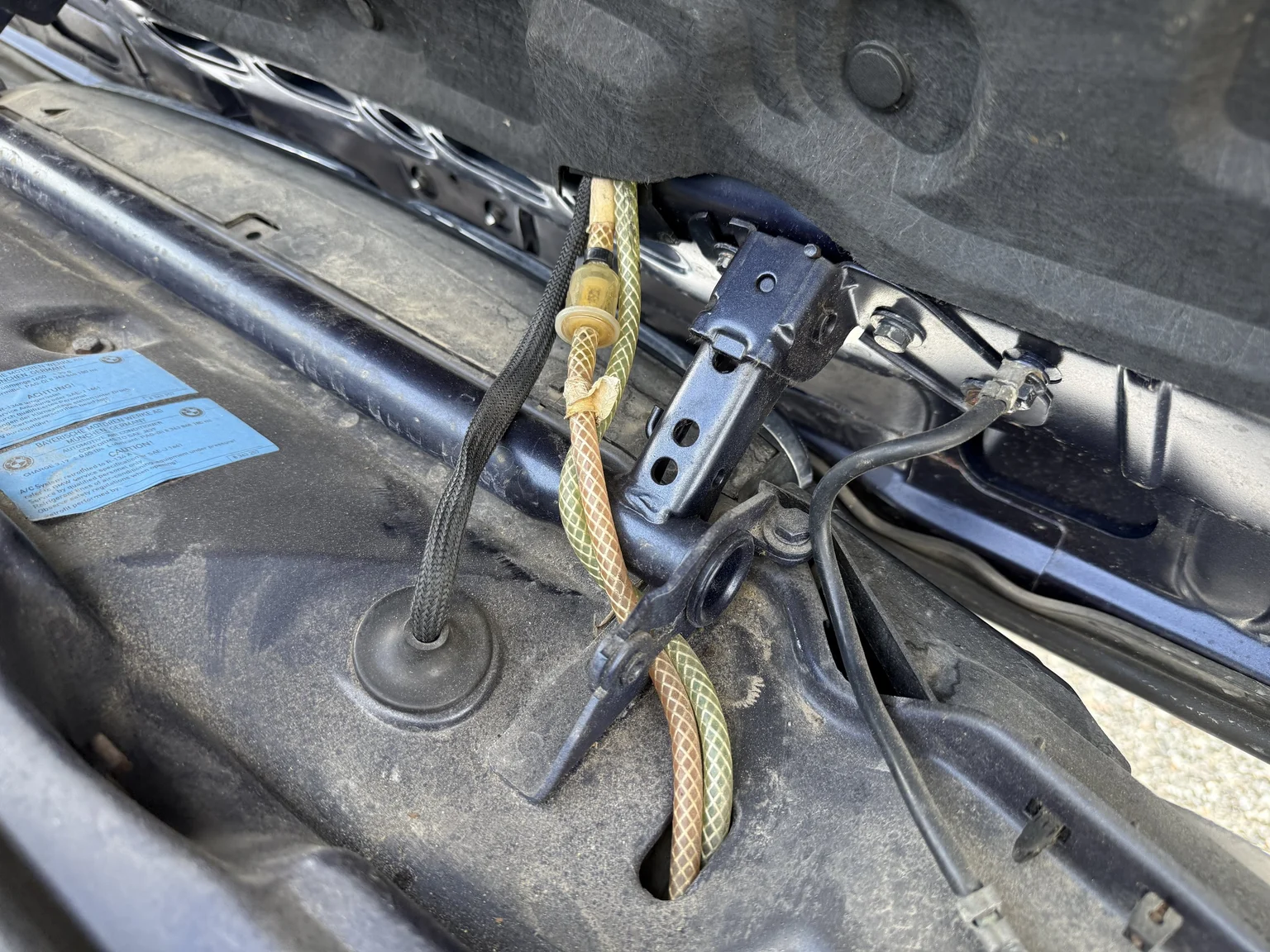 Image of 1990 BMW 750i (16) mechanics