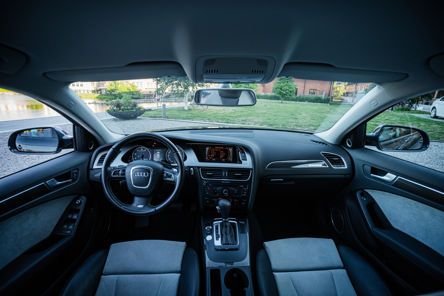 Innenraumfoto von 2011 Audi S4 (19)