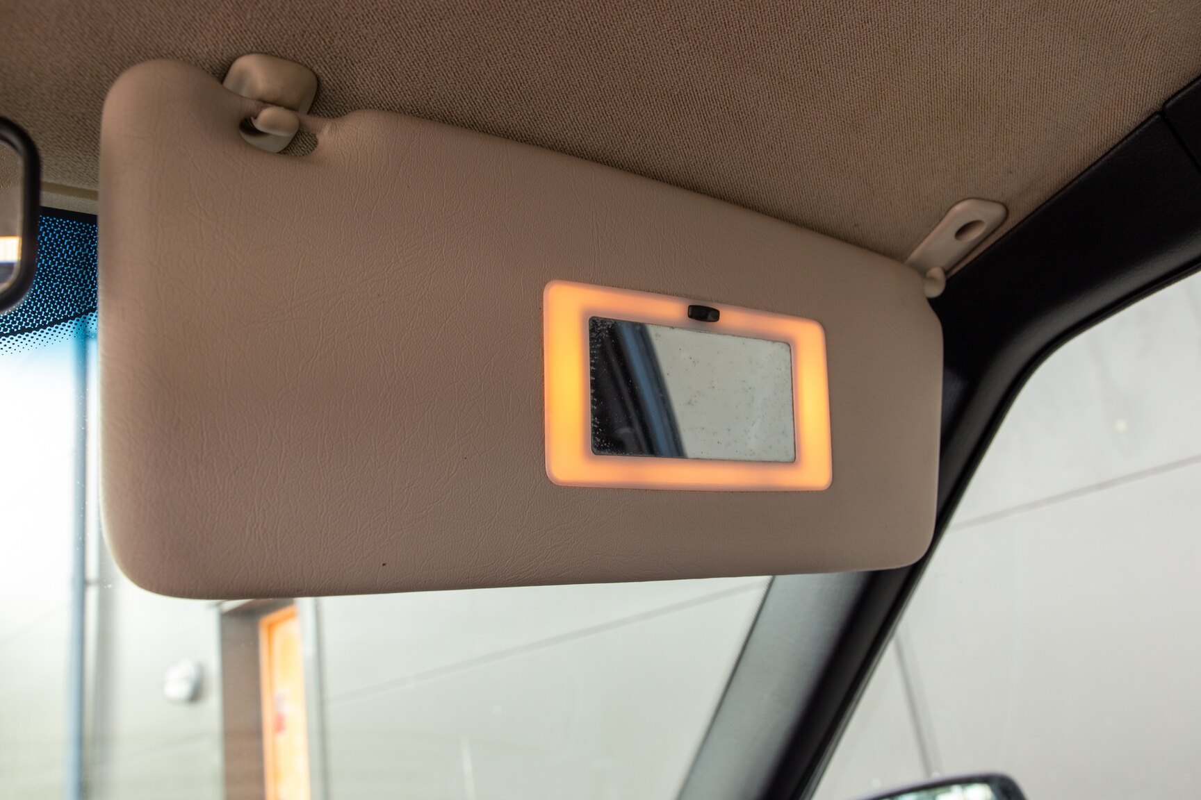 Interior image of 1990 Volvo 745 Turbo (36)