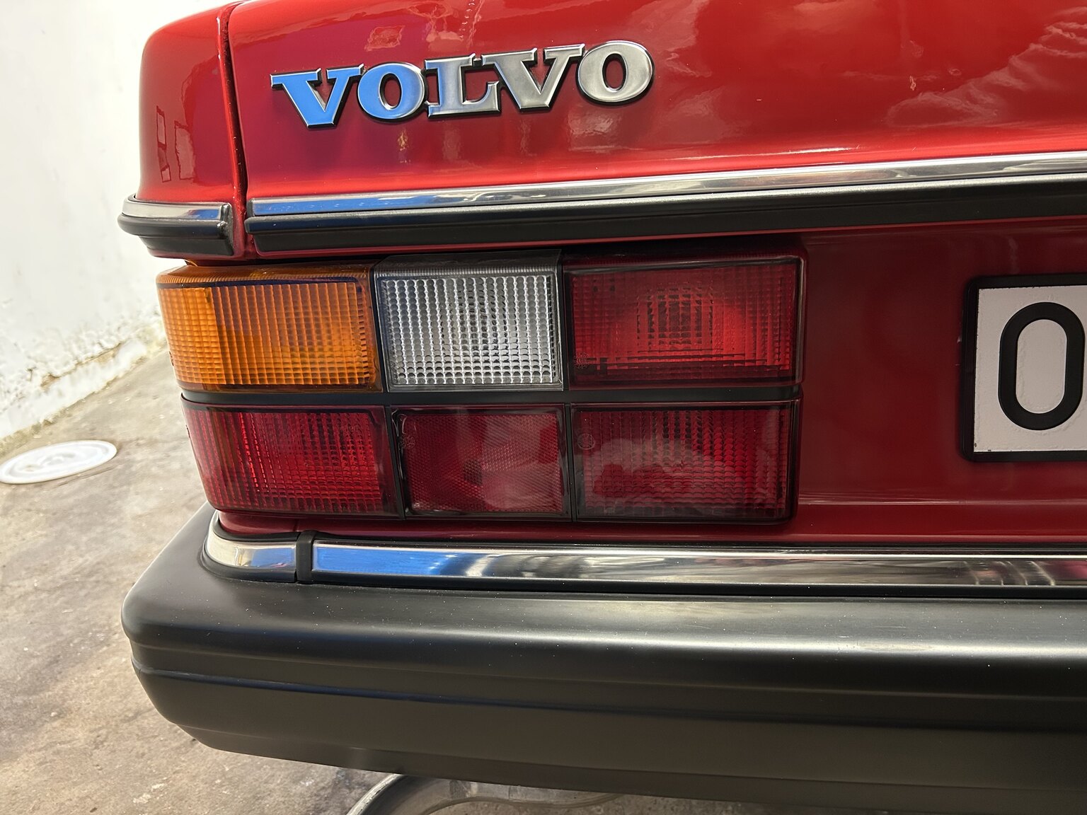 Exterior image of 1990 Volvo 240 GL