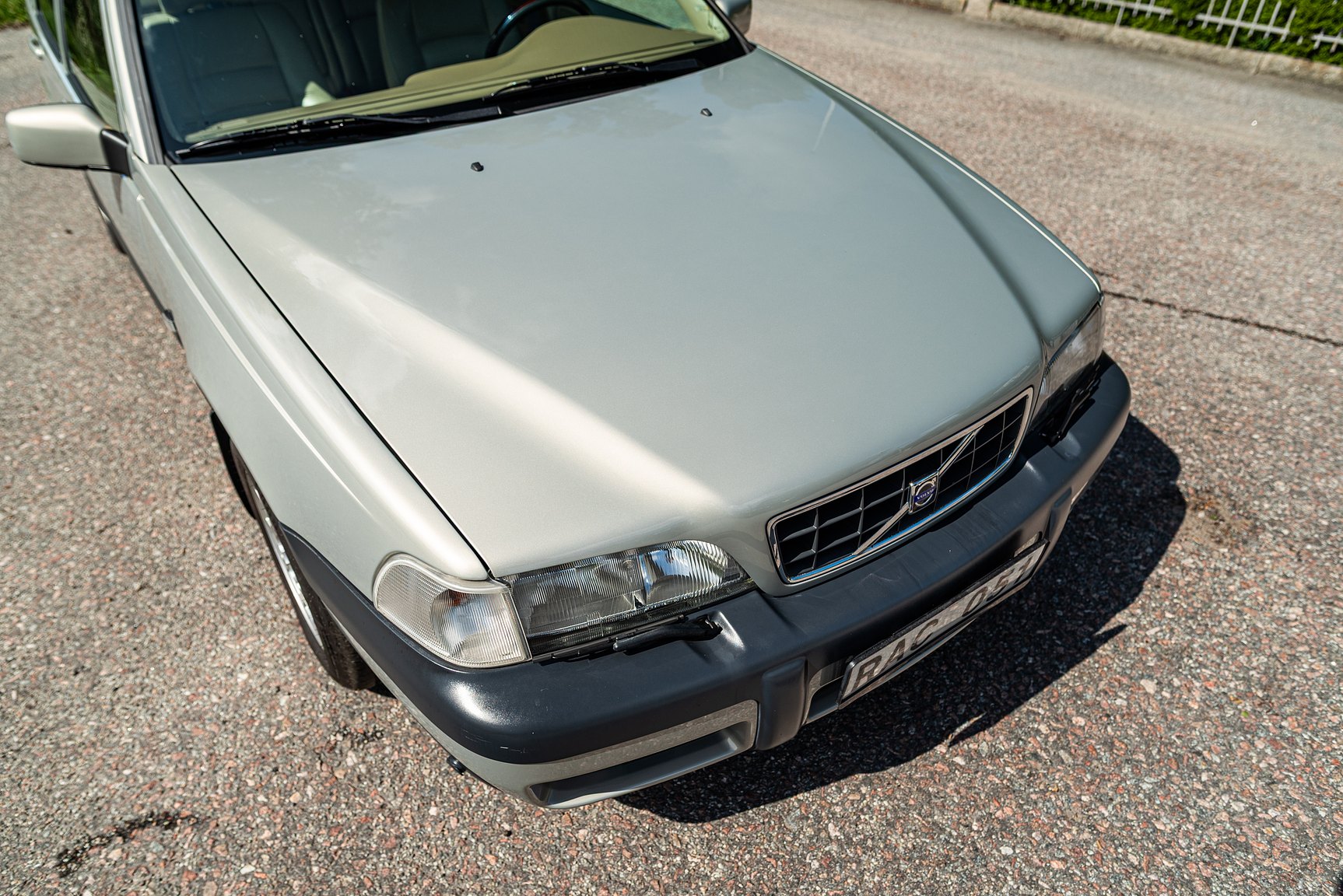 Exterior image of 2000 Volvo V70 XC 2.4 T AWD 