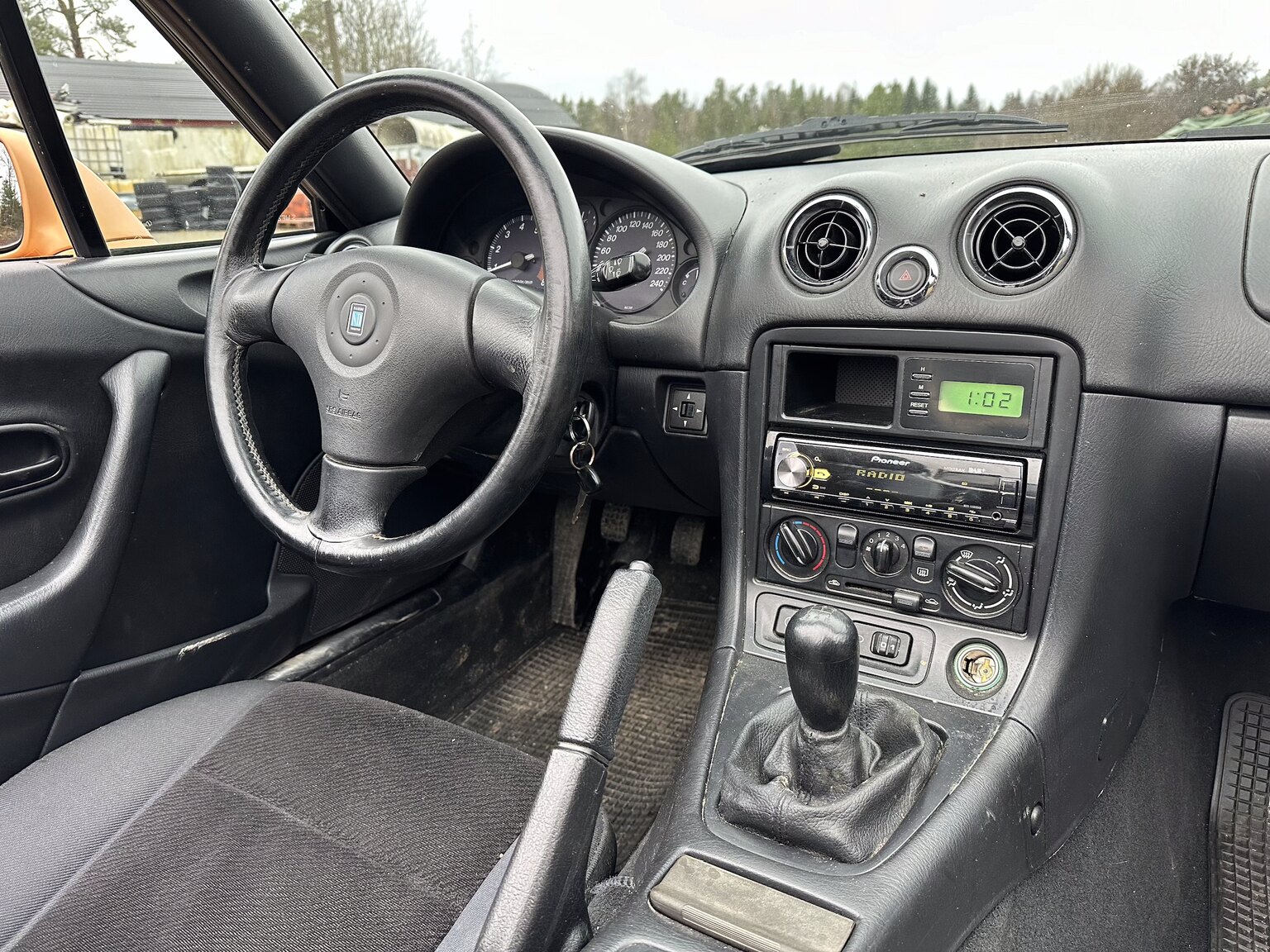 Innenraumfoto von 1998 Mazda Miata MX-5 NB
