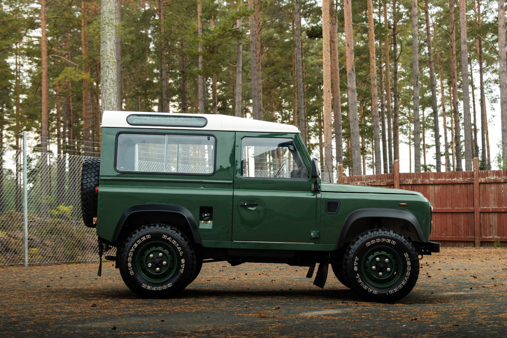 Aussenfoto 1996 Land Rover Defender 90 300TDi (17)