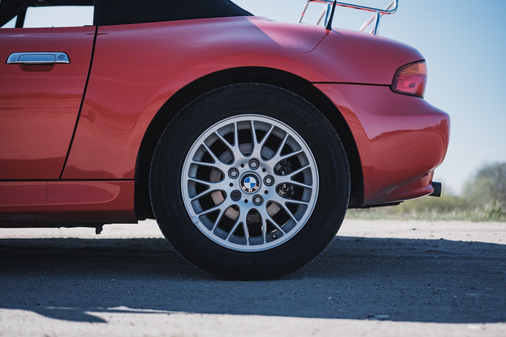 Exterior image of 1999 BMW Z3 2.8i Roadster