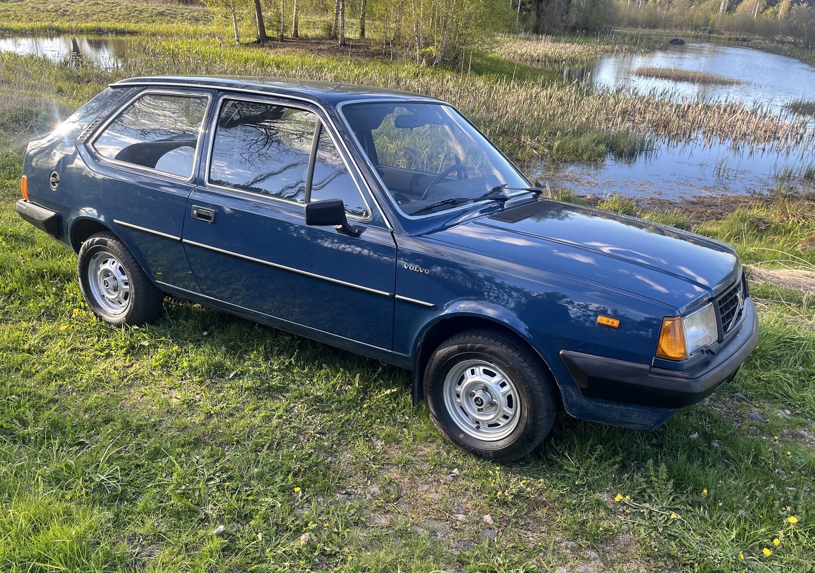Exterior image of 1983 Volvo 340 (2)
