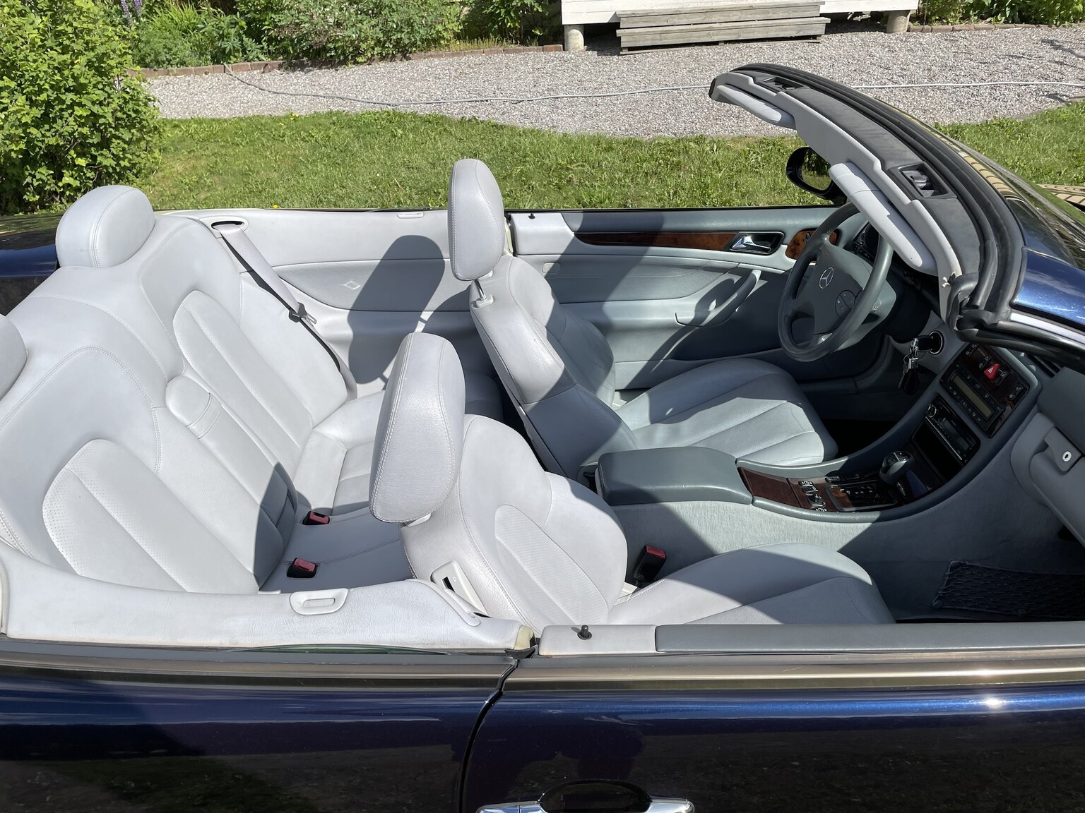 Innenraumfoto von 2001 Mercedes-Benz CLK 230 Kompressor