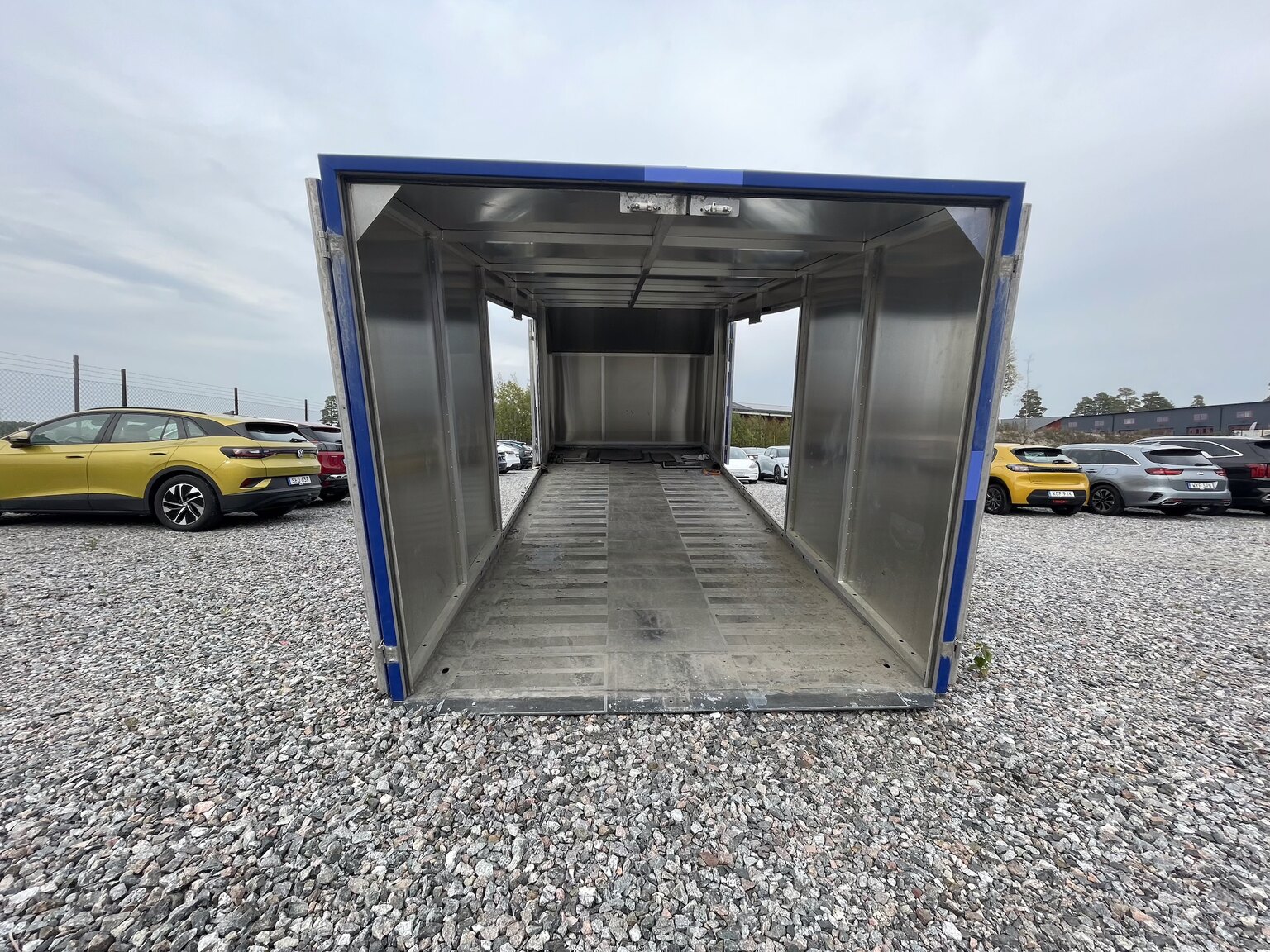 Exterior image of 2022 Iveco Daily 70-180 Chassi Cab Fordonstransport