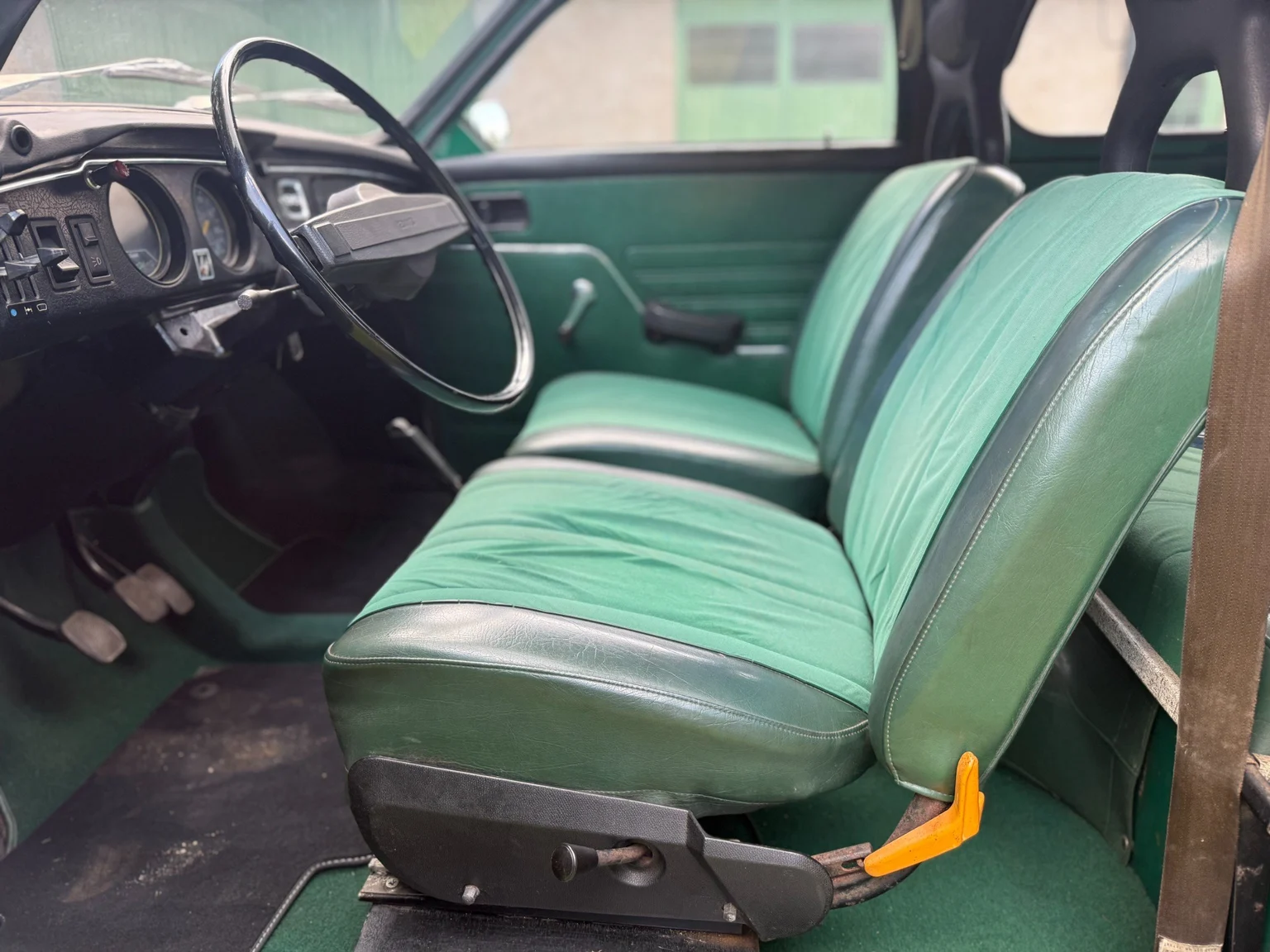 Innenraumfoto von 1975 Saab 95 V4 kombi - 7-sits (3)