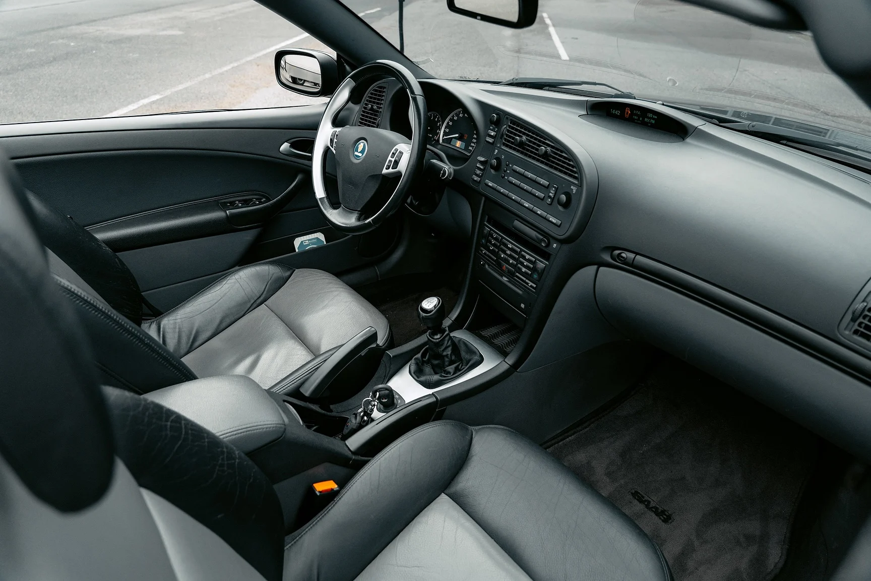 Innenraumfoto von 2004 SAAB 9-3 Aero 2.0T Cabriolet (30)