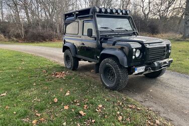 Exterior image of 2002 Land Rover Defender 90 2.5 Td5