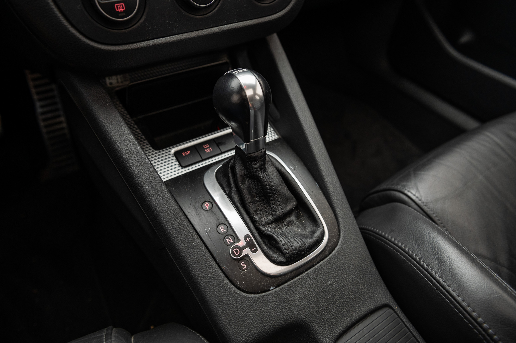 Innenraumfoto von 2006 Volkswagen Golf R32 (52)