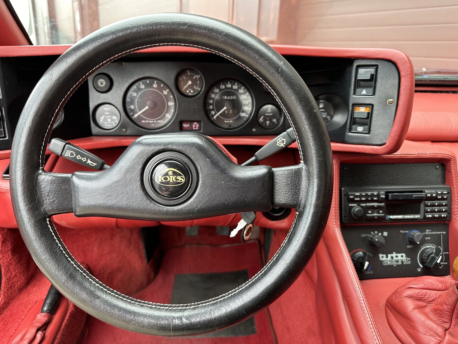Interior image of 1987 Lotus Esprit Turbo HCi (5)