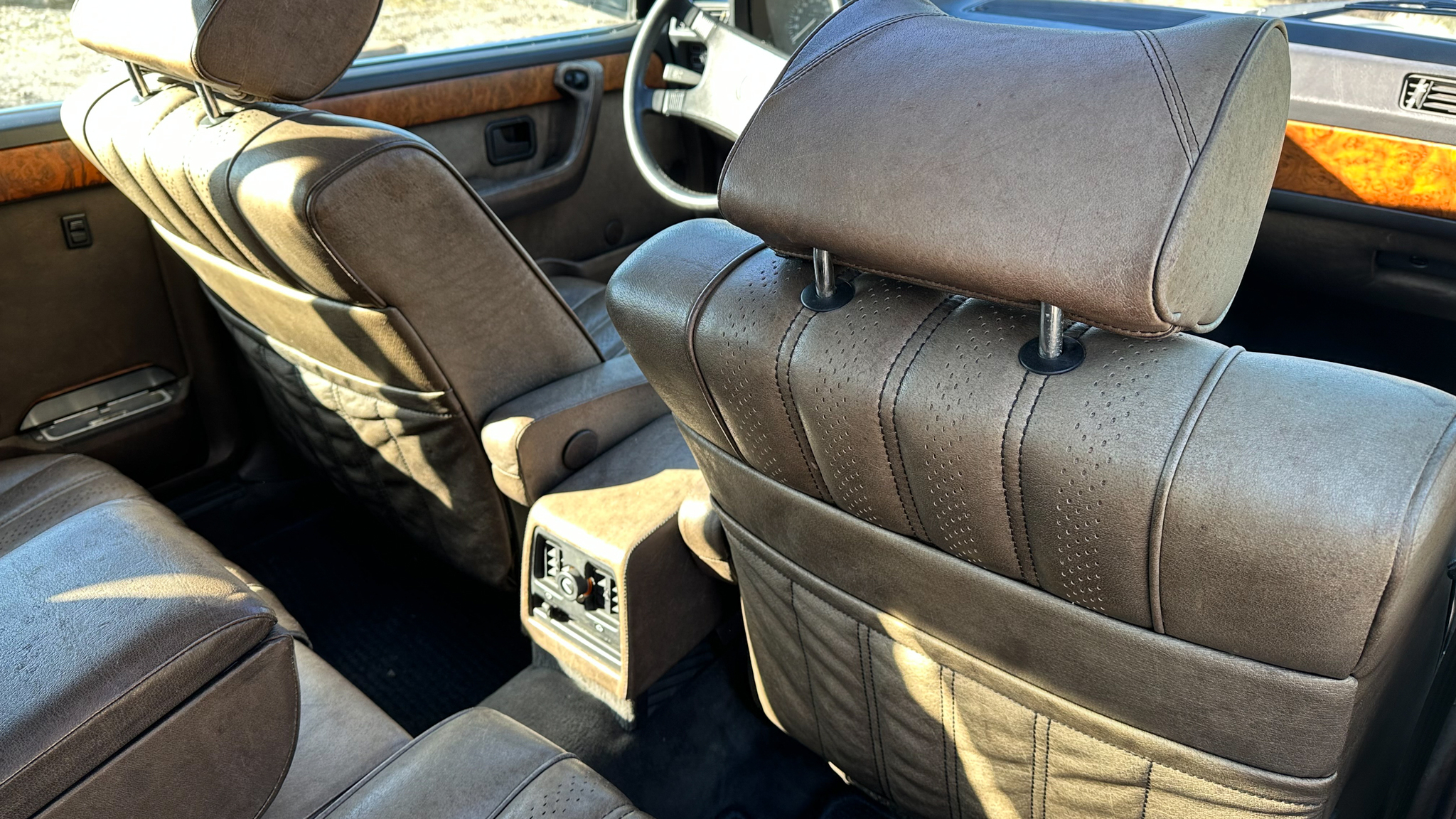 Interiörbild 1984 BMW 745i Executive Automat