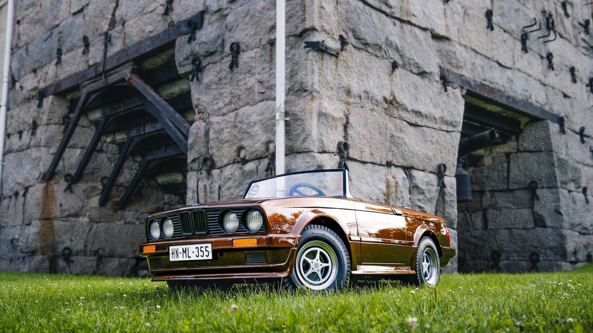 Exterior image of 1980 Bmw E30 Mini (6)