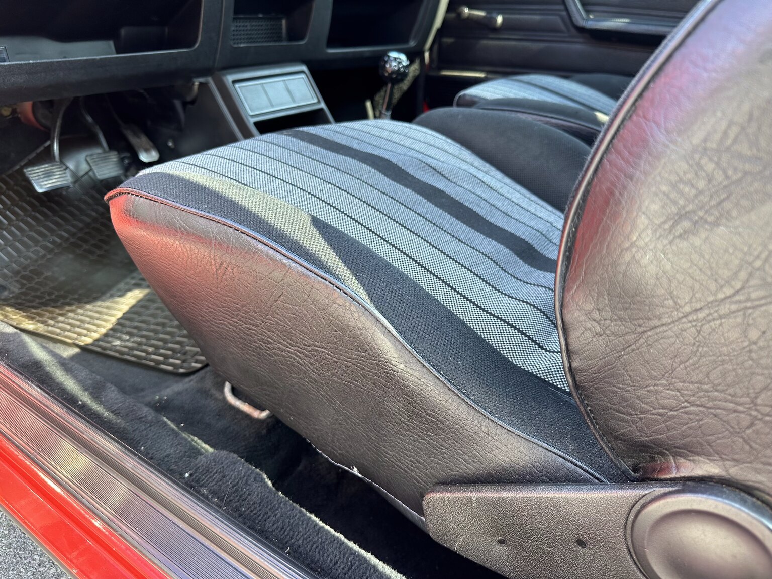 Innenraumfoto von 1984 Volkswagen Golf GTI