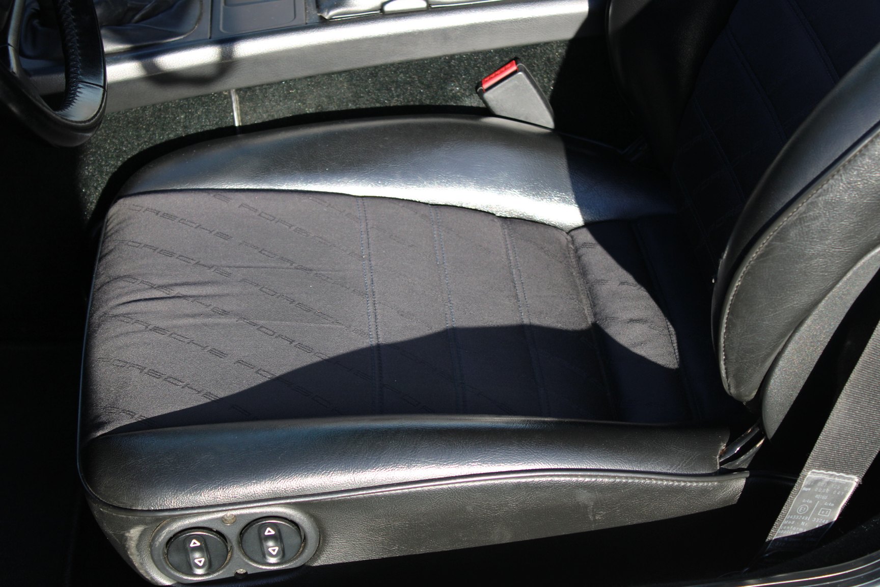 Interior image of 1991 PORSCHE 944 S2