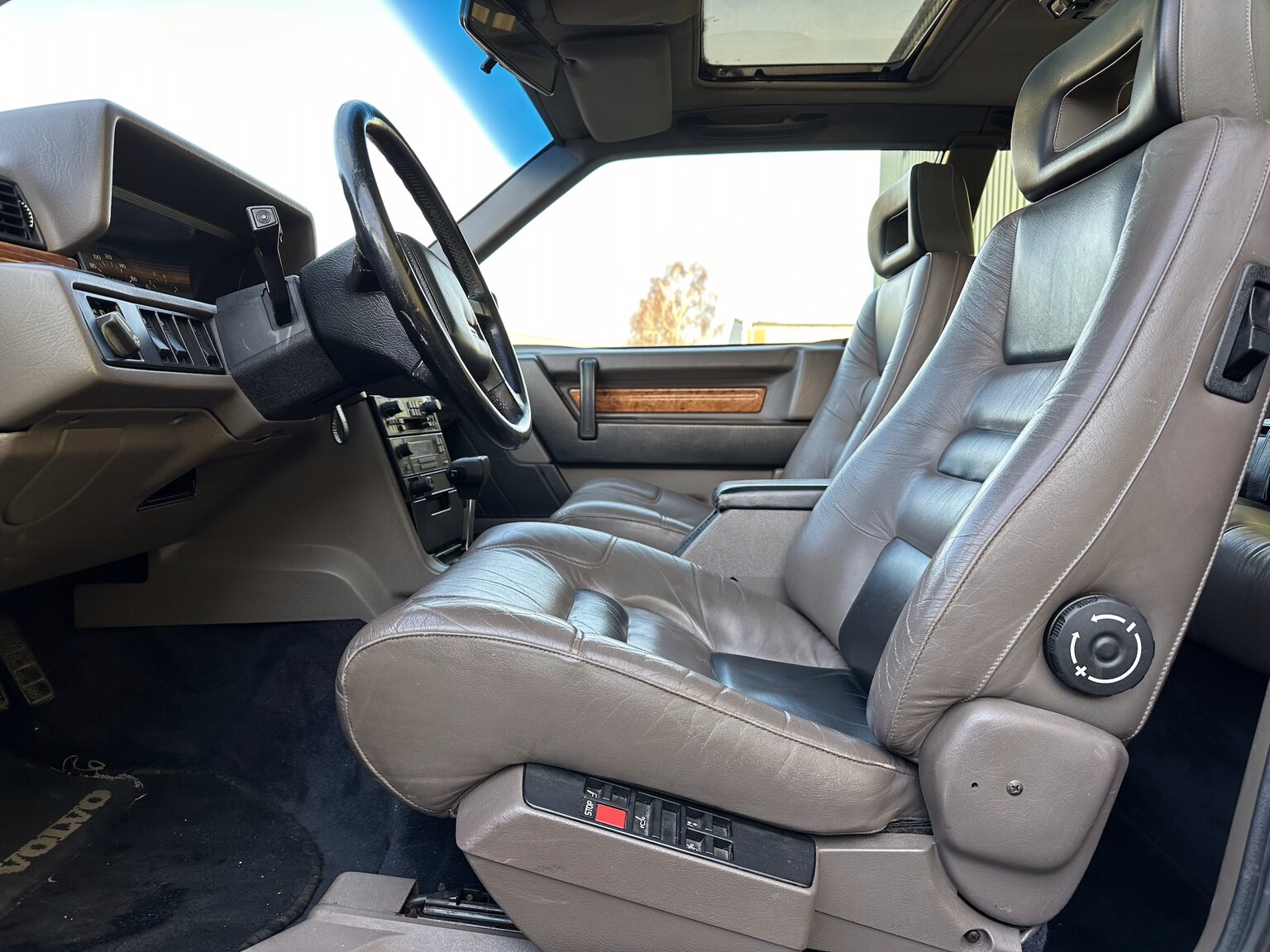 Innenraumfoto von 1987 Volvo 780 Bertone