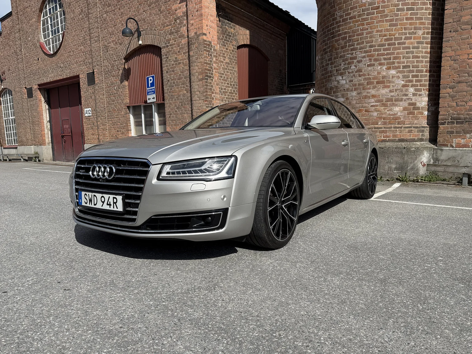 Exterior image of 2014 Audi A8 4.0 TFSI (6)