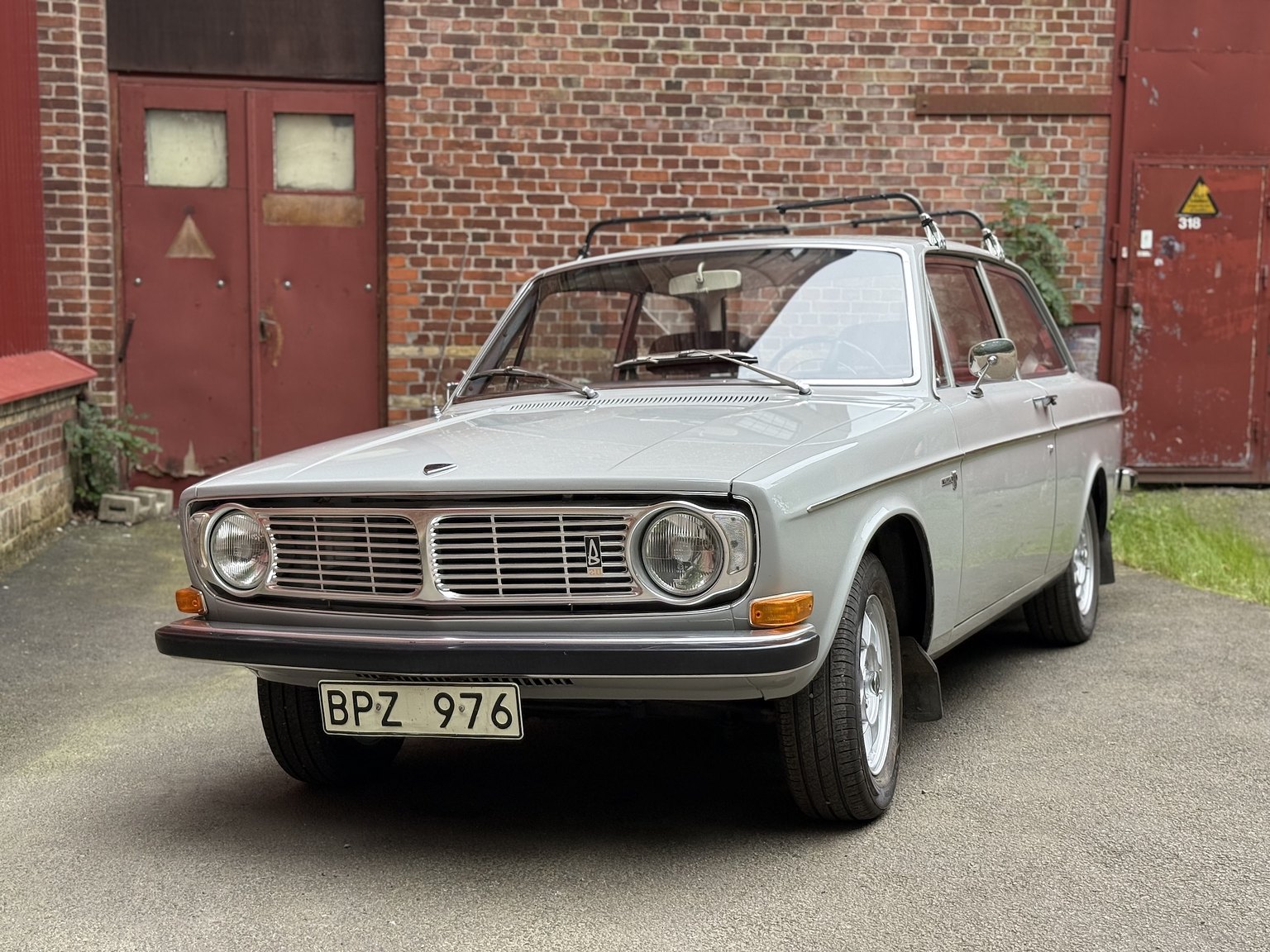 Exterior image of 1970 Volvo 142 Automatic