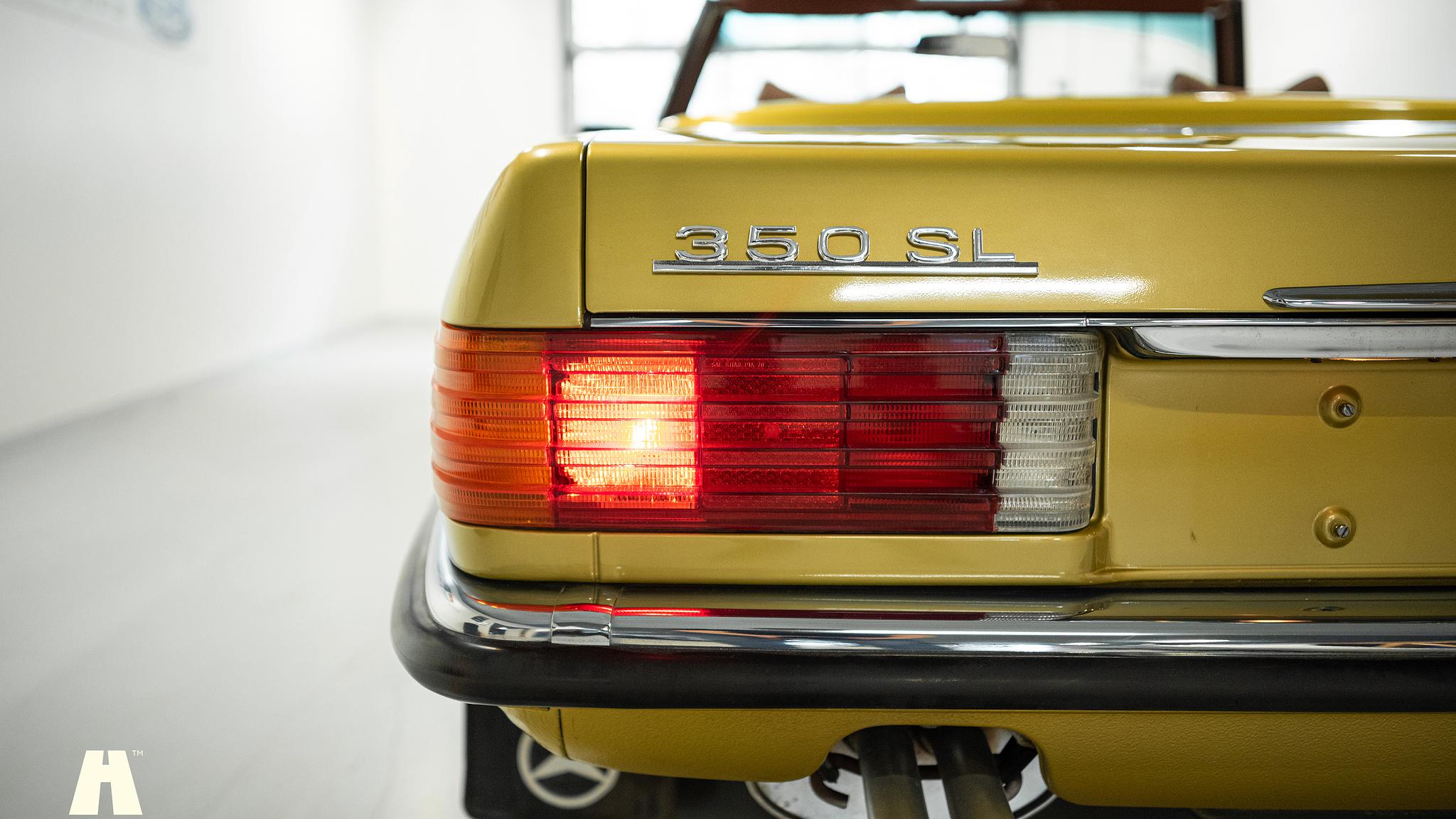 Exteriörbild på 1975 Mercedes SL 350