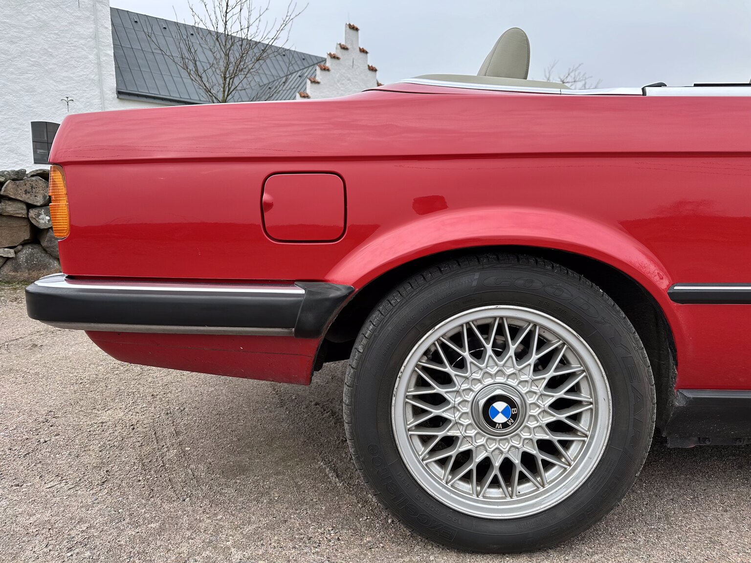 Exteriörbild på 1987 BMW 325i Convertible (59)
