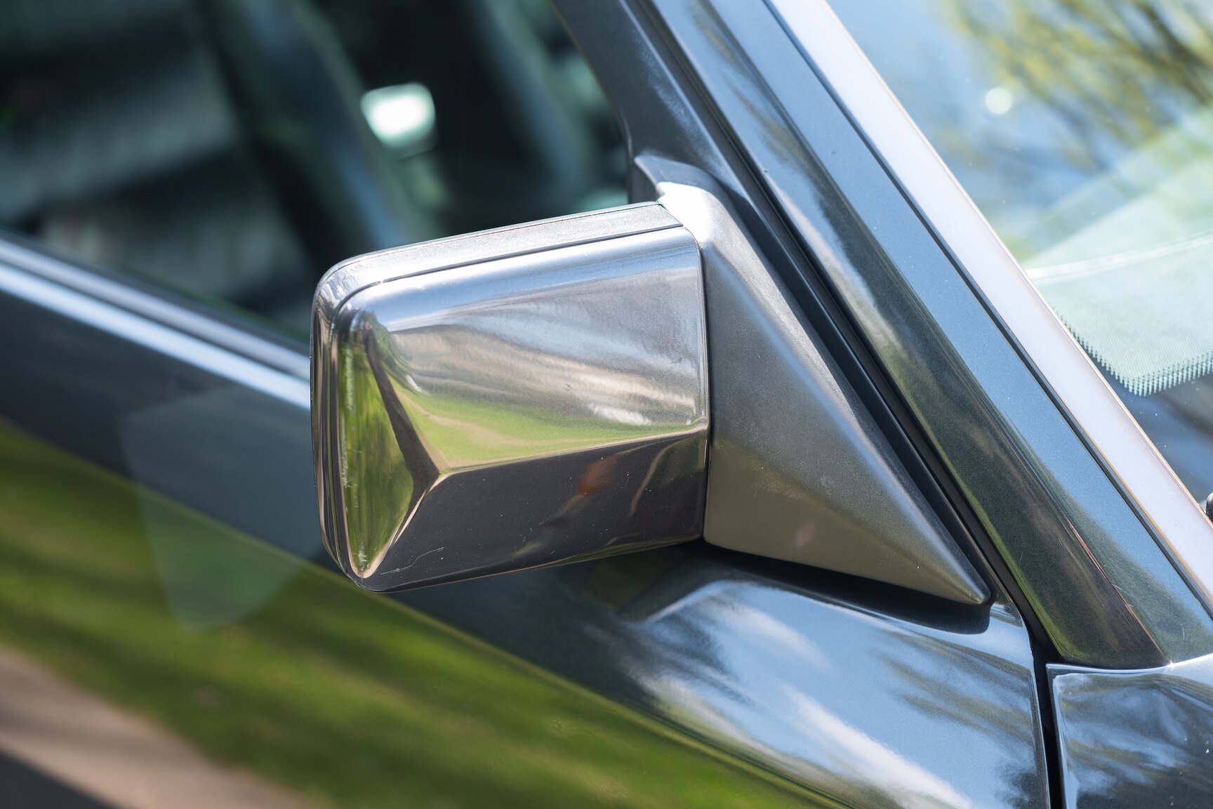 Exterior image of 1993 Mercedes-Benz 400 E