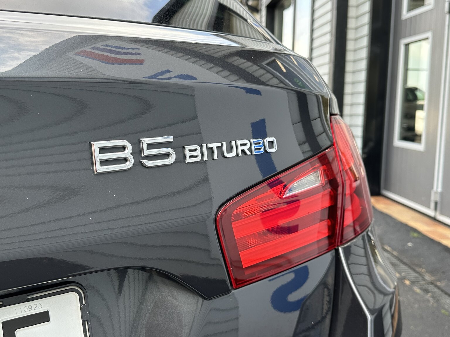 Exterior image of 2011 ALPINA B5 Bi-Turbo Touring Switch-Tronic