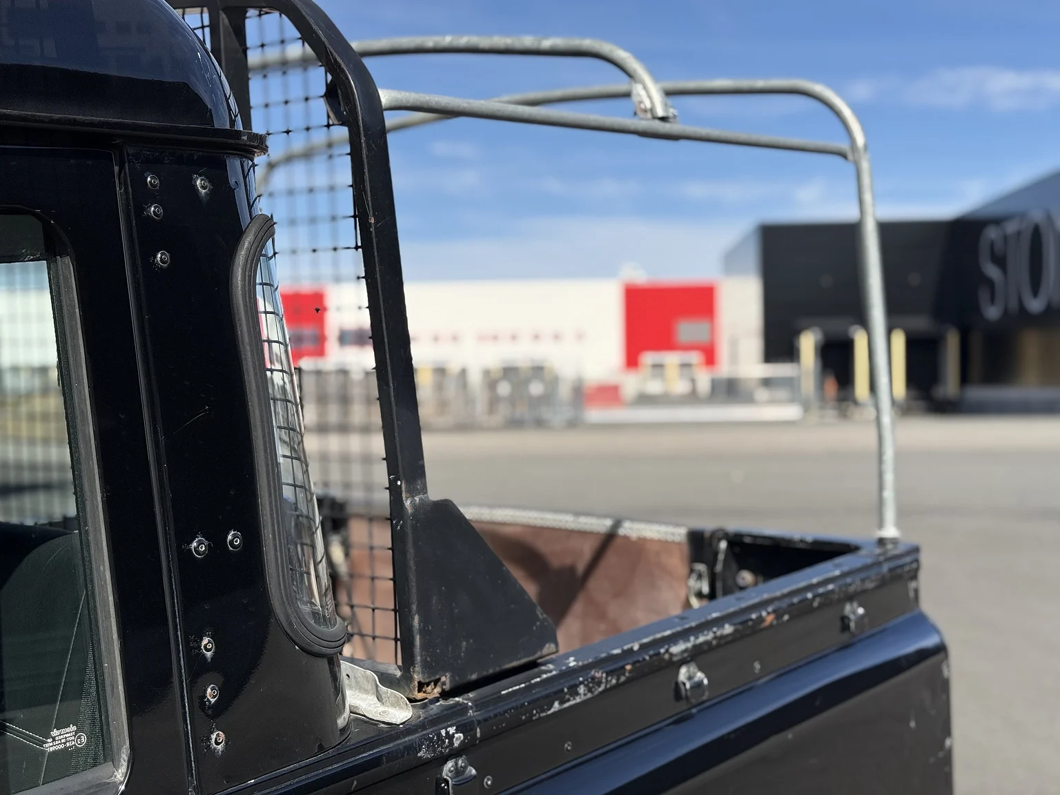 Exterior image of 2000 Land Rover Defender 110 Tomb Raider (64)