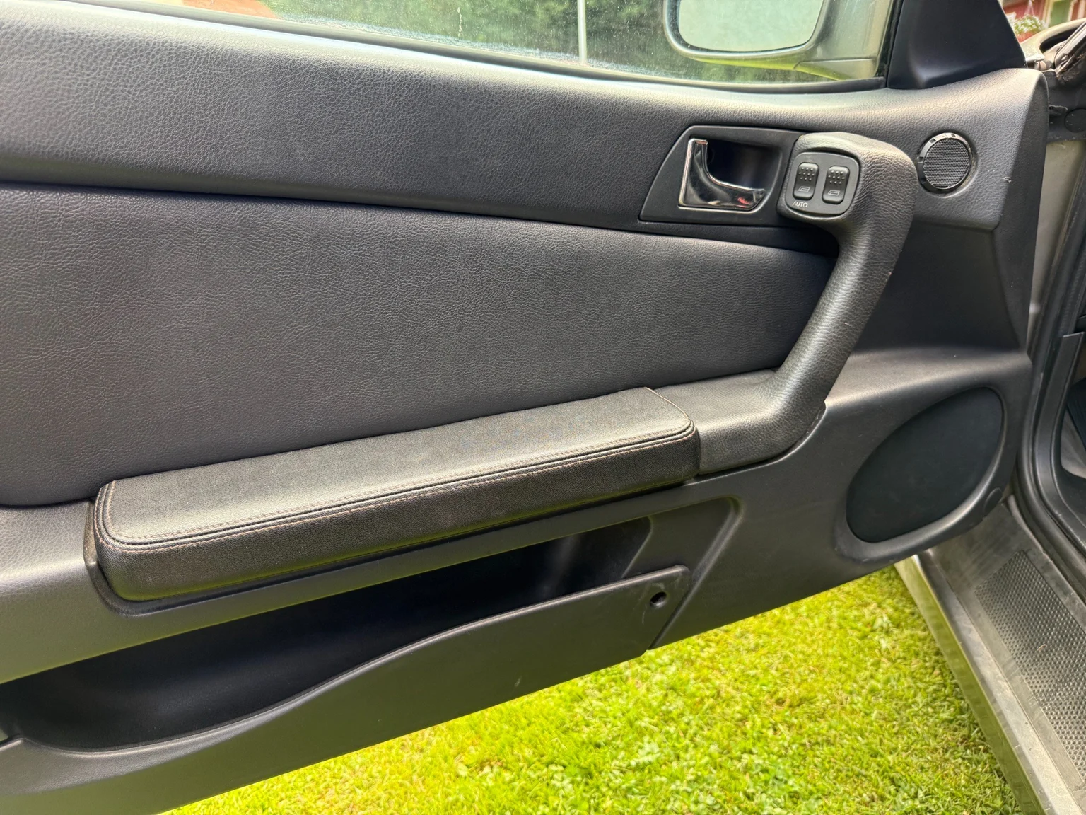 Innenraumfoto von 1997 Alfa Romeo GTV (1)
