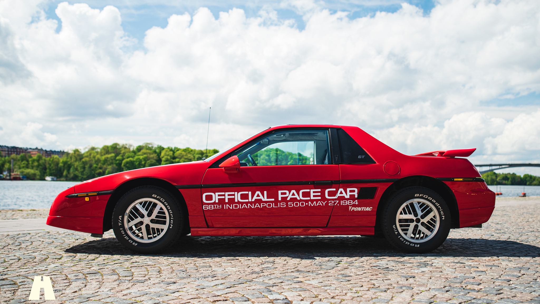 Exterior image of 1985 Pontiac Fiero GT (2)