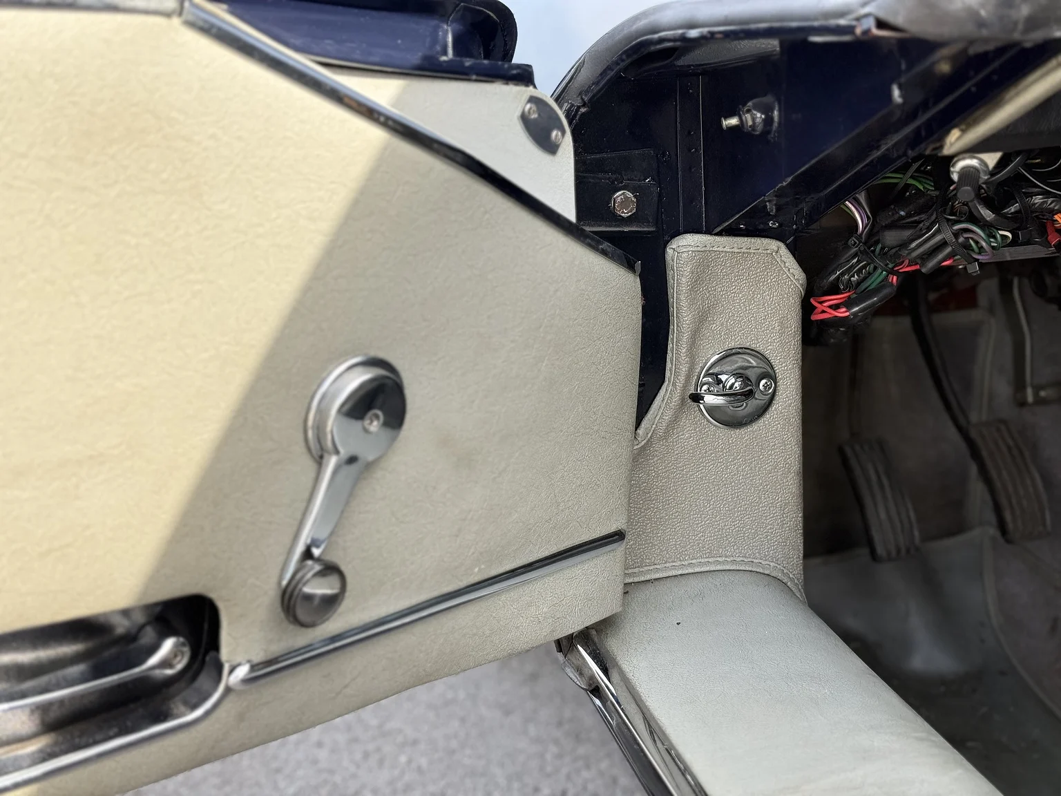 Interior image of 1969 Jaguar E-Type 4.2 Coupe (8)