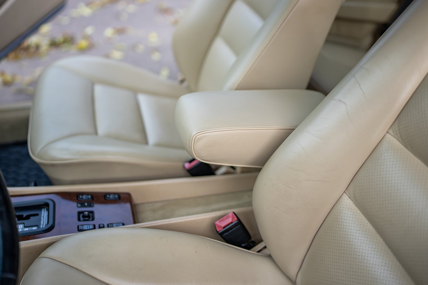 Interiörbild 1992 Mercedes-Benz 300 CE-24