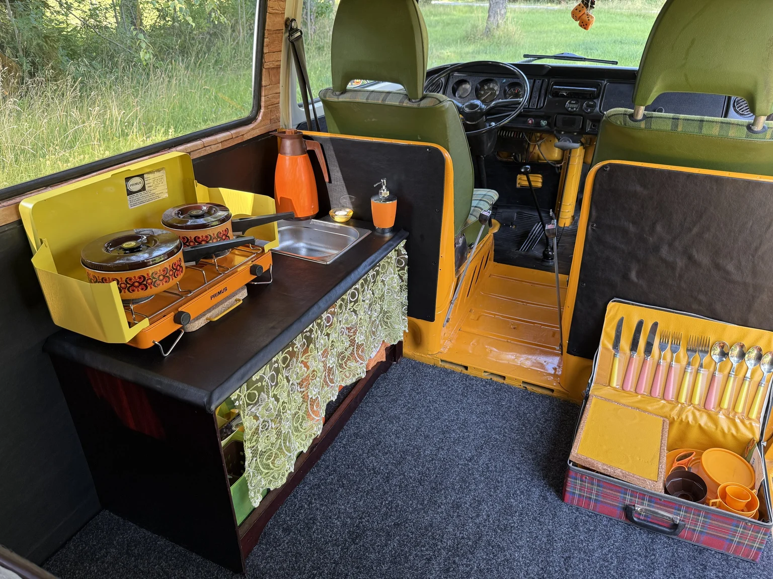 Innenraumfoto von 1975 Volkswagen Transporter Campervan (53)