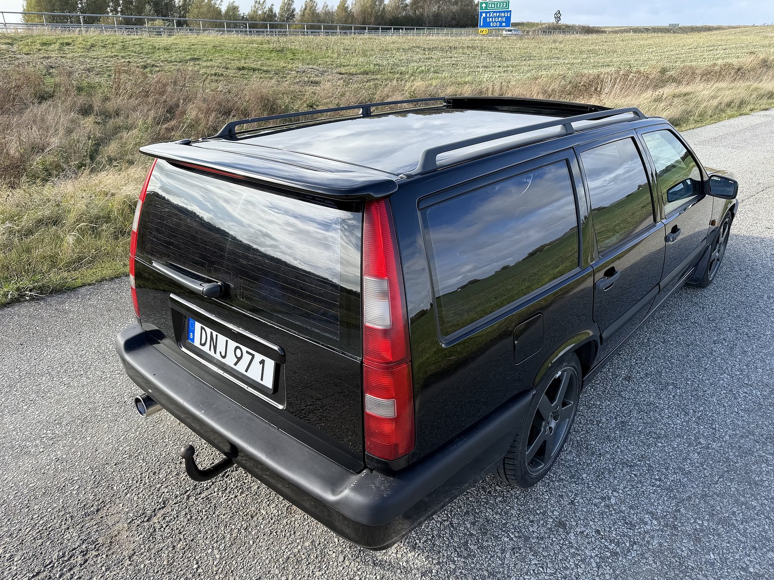 Exterior image of 1995 VOLVO 855 T5R T-5R