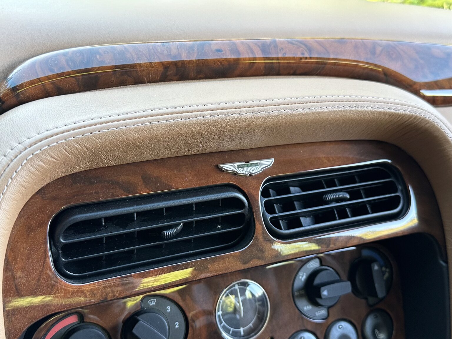 Interior image of 2003 Aston Martin DB7