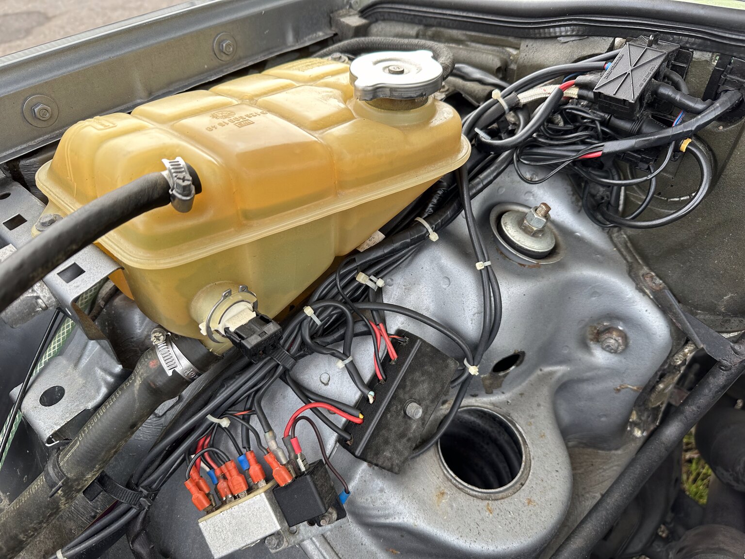 Image of 1987 Mercedes 300 SE mechanics