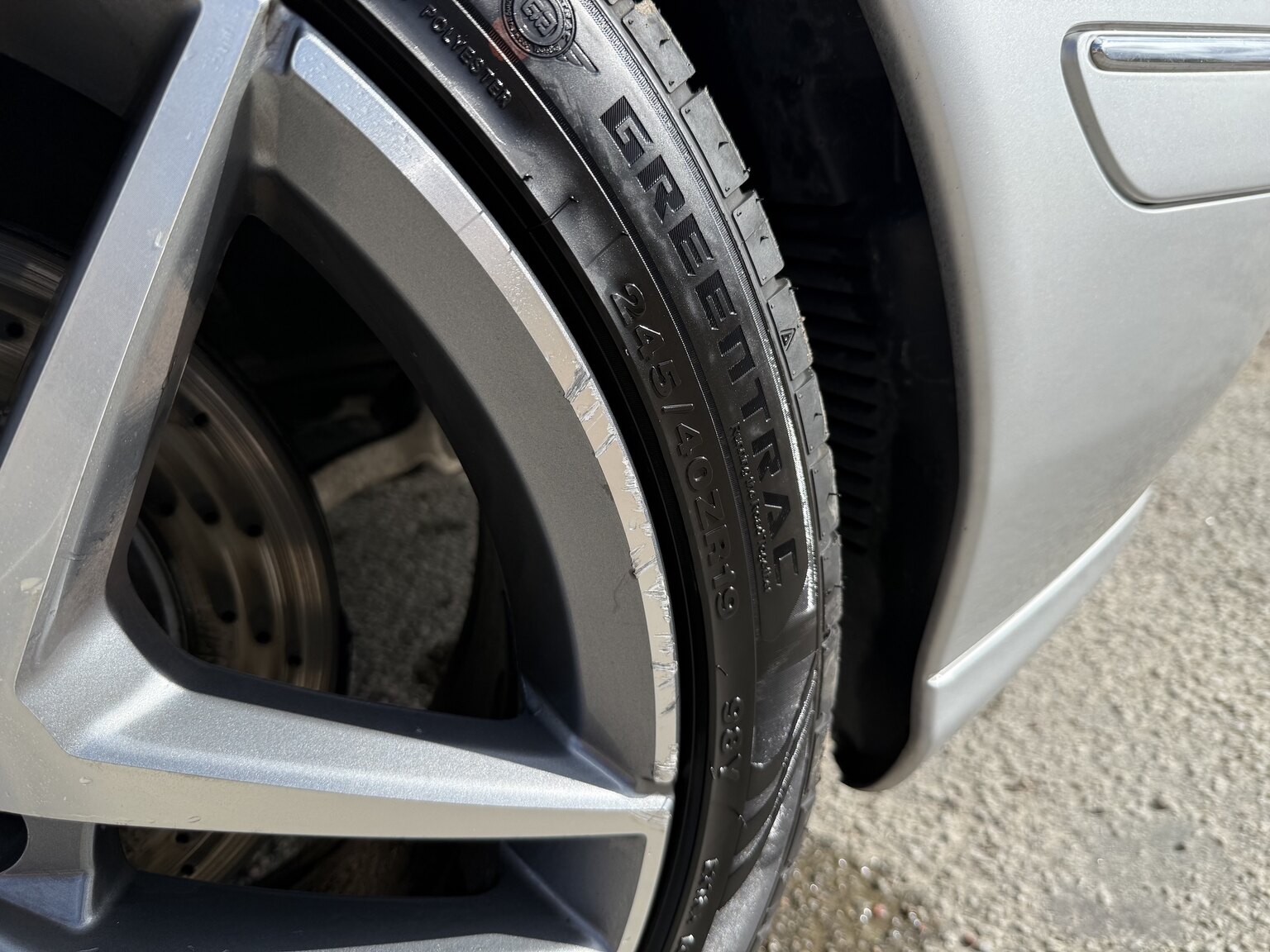 Exterior image of 2000 Mercedes-Benz CL 500