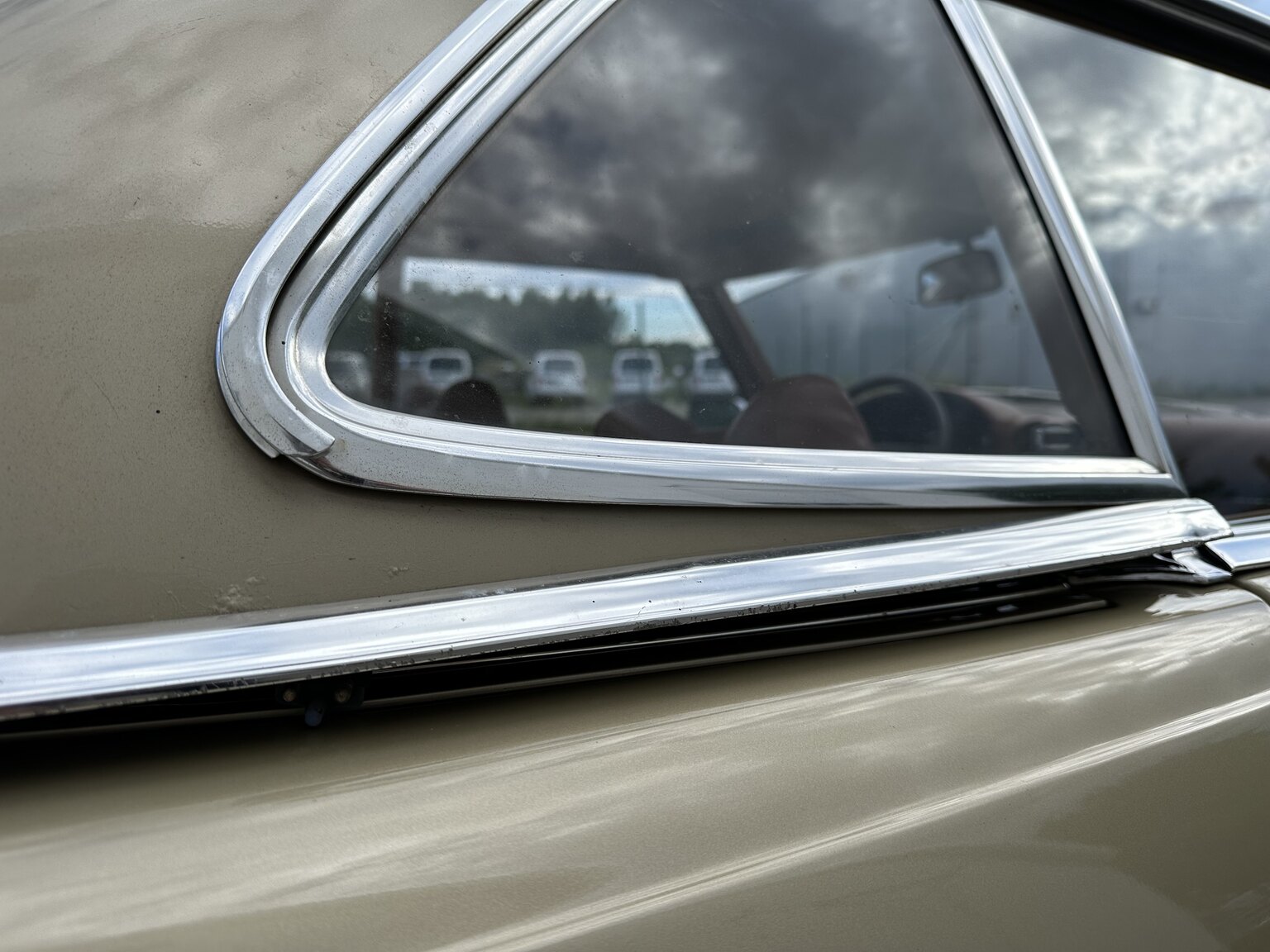 Exteriörbild på 1974 Mercedes benz 450 SL