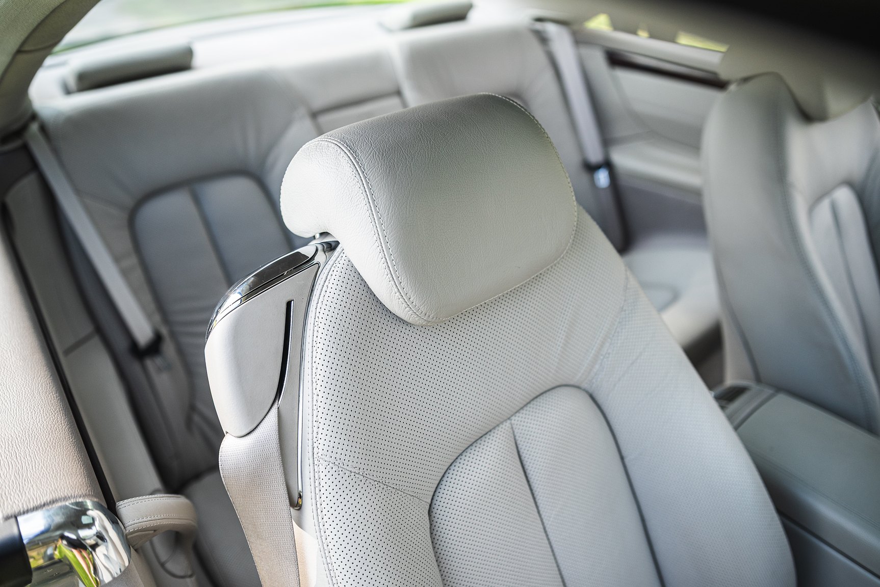 Interior image of 2000 Mercedes-Benz CL 500