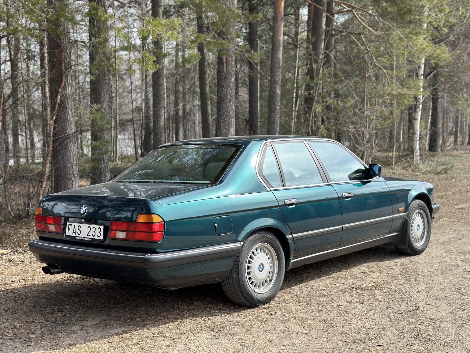 Exterior image of 1992 BMW 740iA