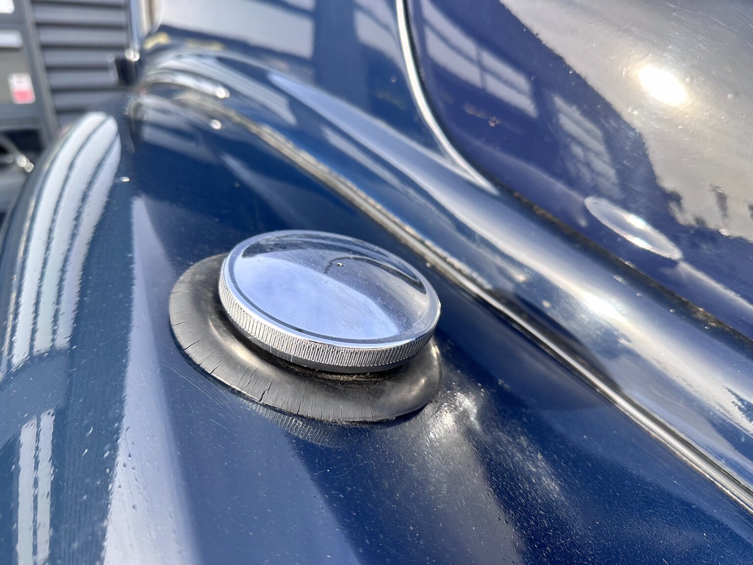 Exterior image of 1938 Lincoln Zephyr Sedan V12