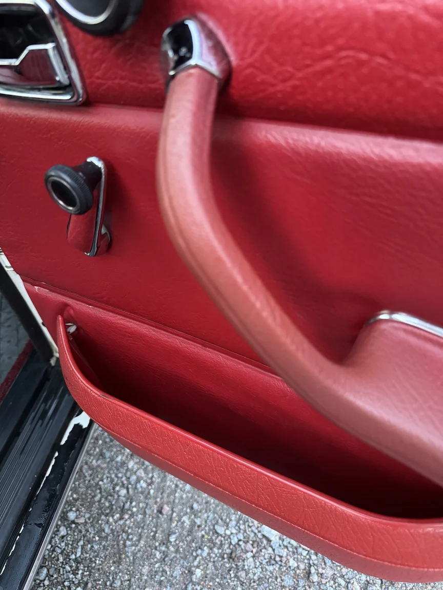 Innenraumfoto von 1972 Mercedes-Benz 200 (47)